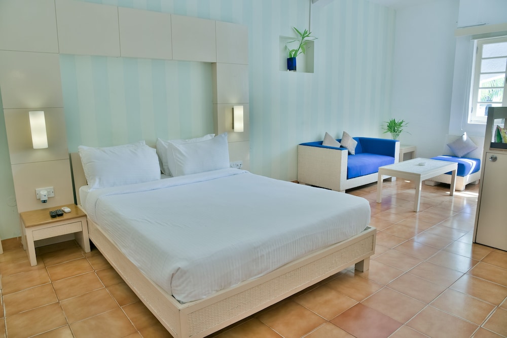 Luxury Room, Pool View - Photo 1