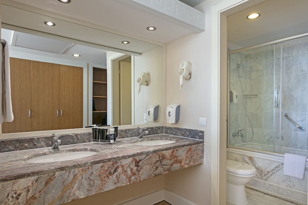 Superior Quadruple Room photo 2
