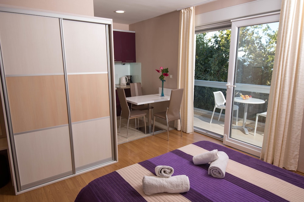 Studio, Sea View (3)