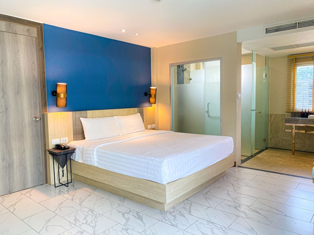 Deluxe Room - Photo 7