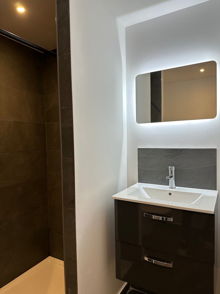 Standard Quadruple Room, City View