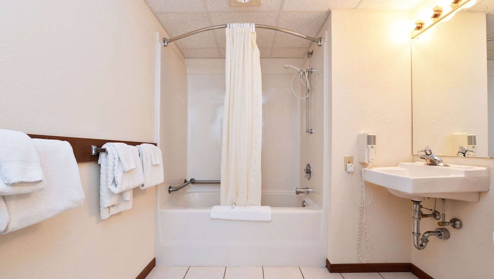 Room, 2 Double Beds, Non Smoking (Pet-Friendly) photo 2