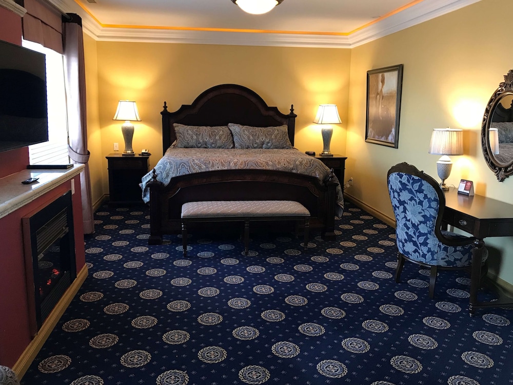 Royal Room, 1 King Bed photo 1