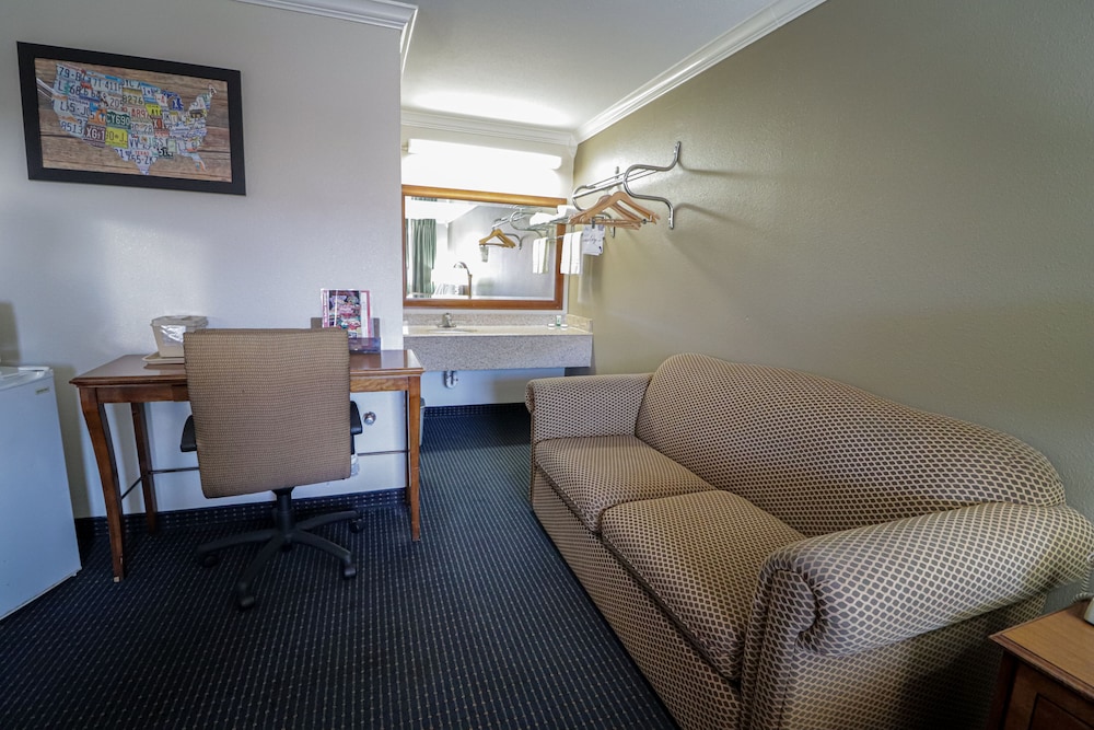 Family Room, Multiple Beds, Non Smoking - Photo 4