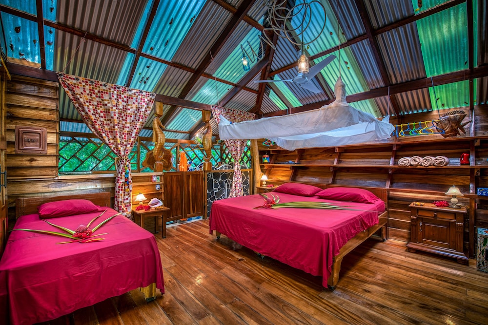 Dream Deluxe House, One Bedroom, Full Kitchen