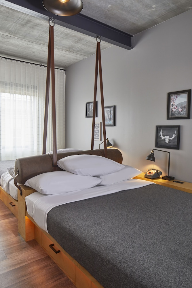 Room, 2 Queen Beds (Mobility Accessible, Tub)