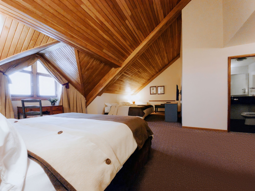 Loft, Multiple Beds, Non Smoking thumbnail 5
