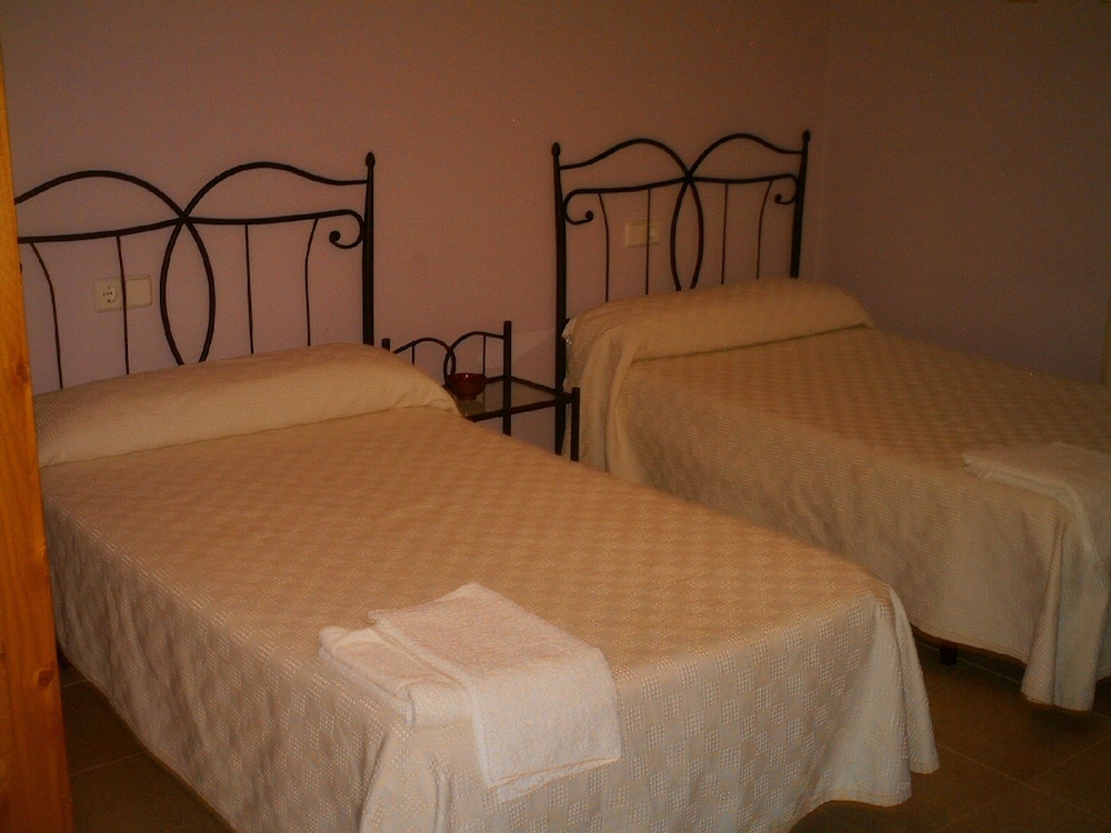 Single Room (1 Twin Bed)