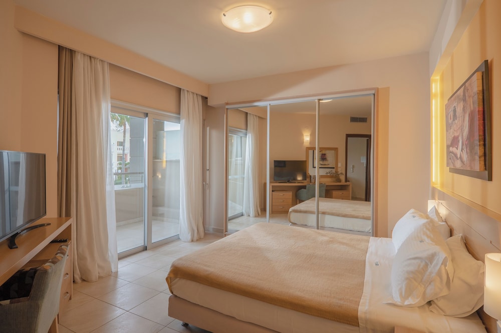 Executive Suite, 1 Bedroom, Sea View, Sea Facing photo 1