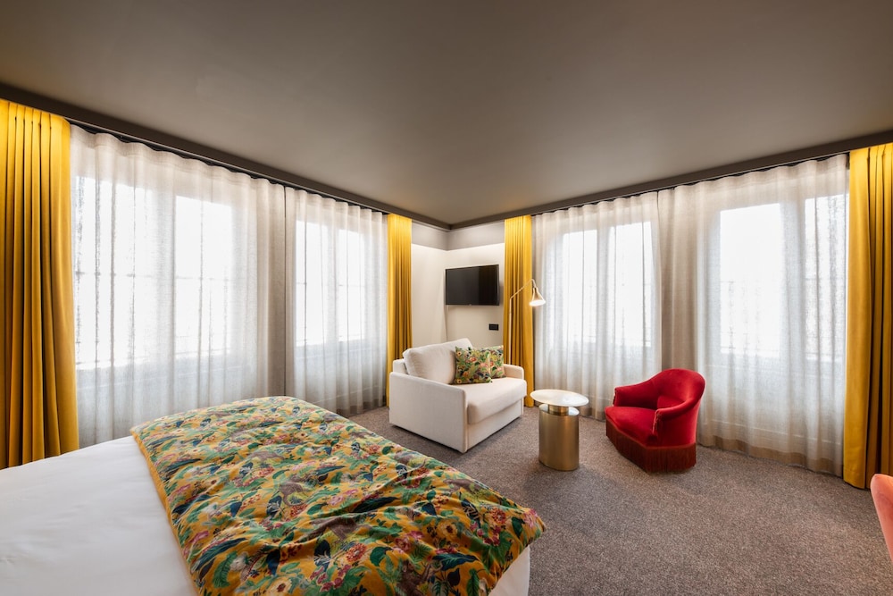 Junior Double Room, City View (La Signature) photo 3