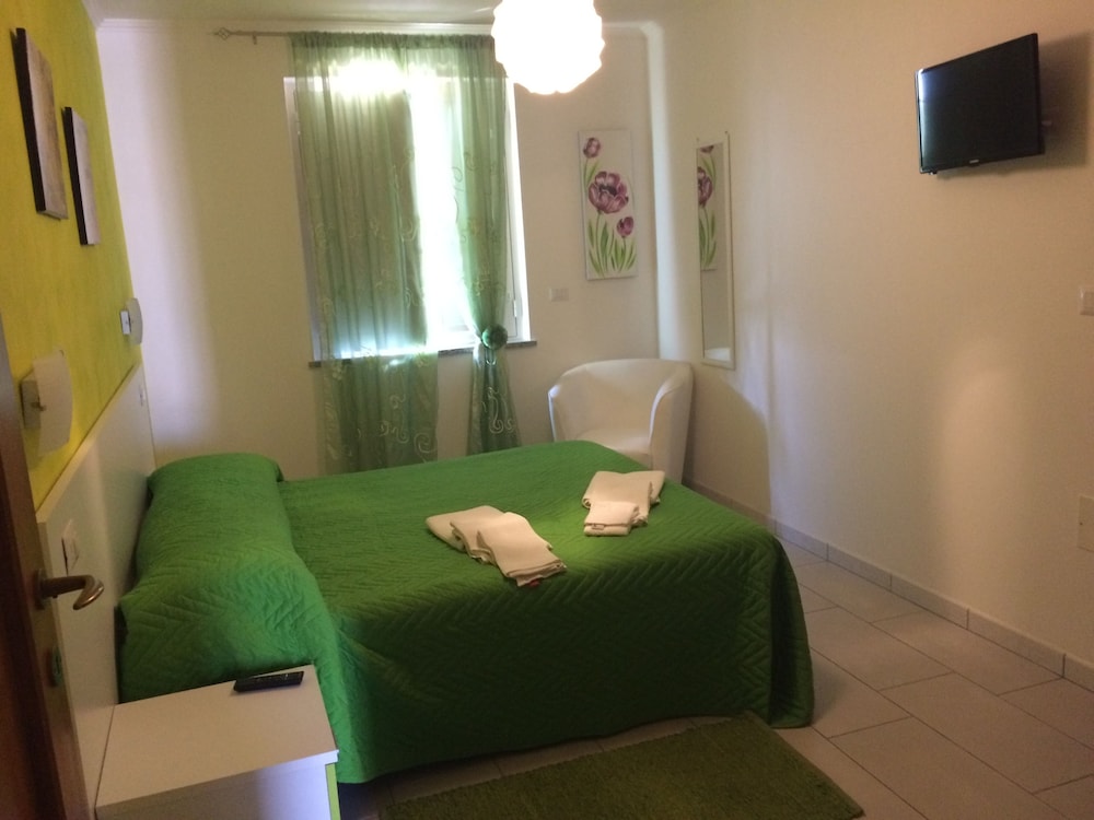 Double Room, Shared Bathroom photo 1