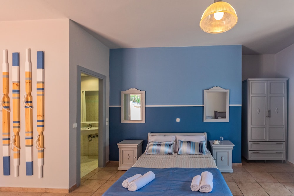 Deluxe Triple Room, Garden View photo 2