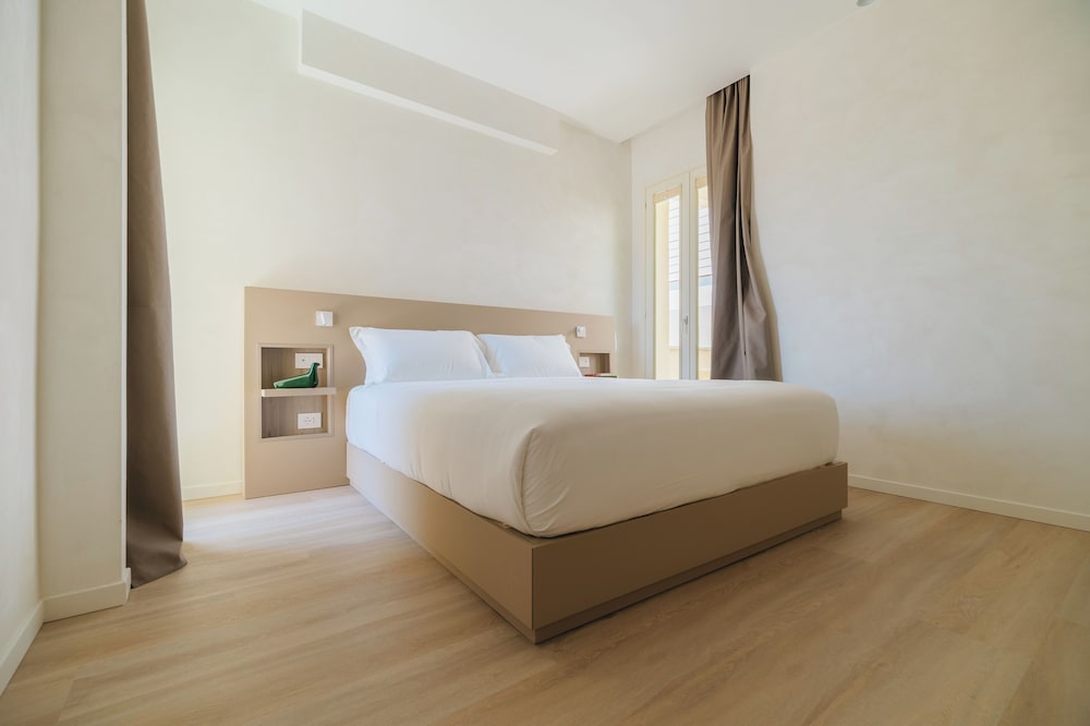 Junior Room, City View