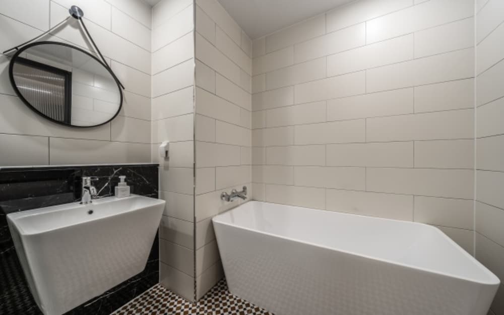 Deluxe Double Room - Photo 11