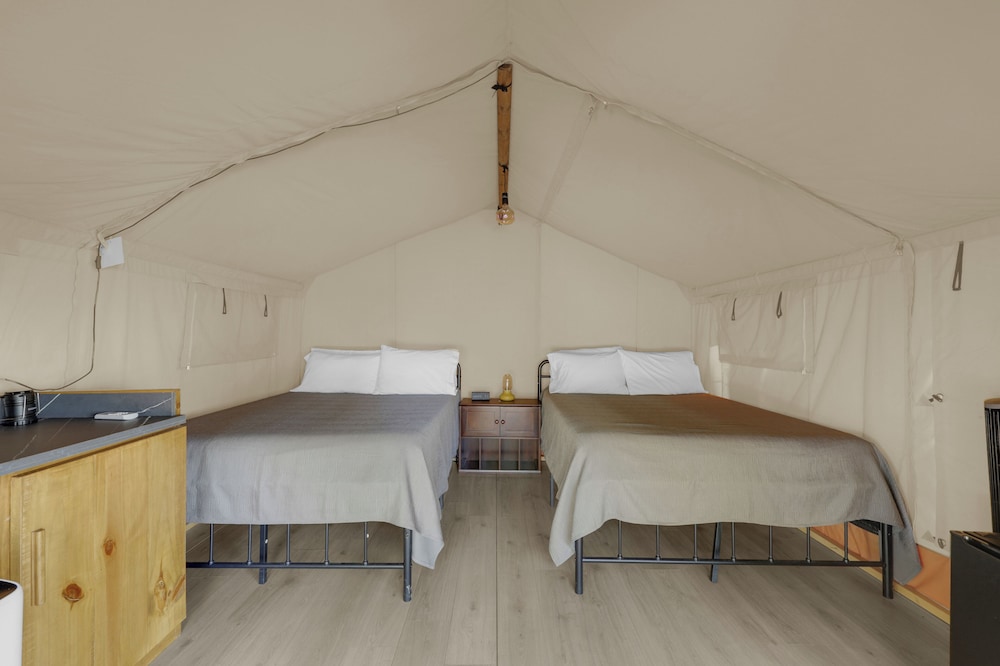 Glamping Tent 2 photo 2