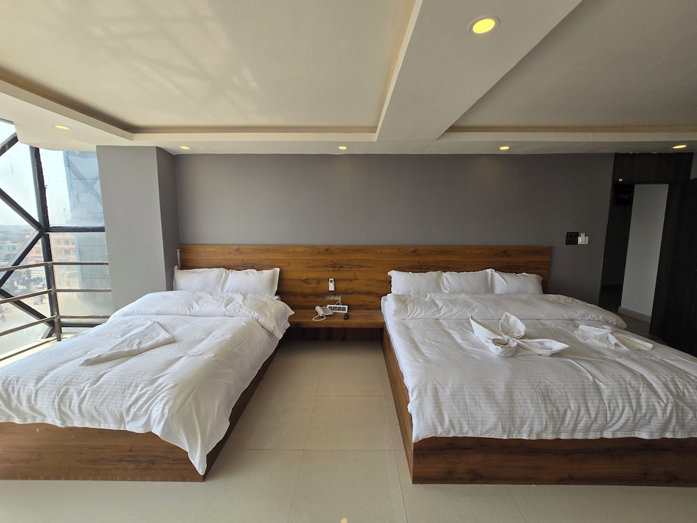 Luxury Suite, City View