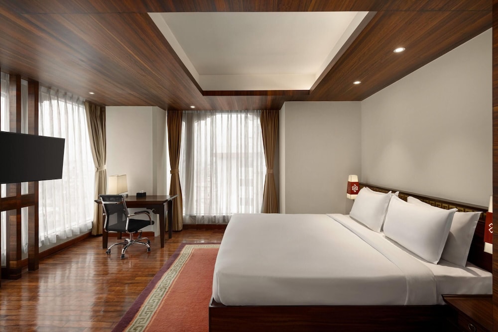 Family Suite, 1 King Bed - Photo 2