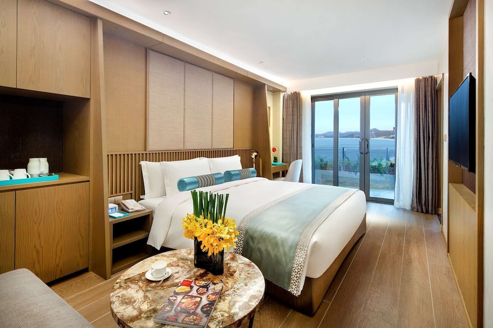 Deluxe Room, 1 King Bed, Smoking, Sea View photo 1