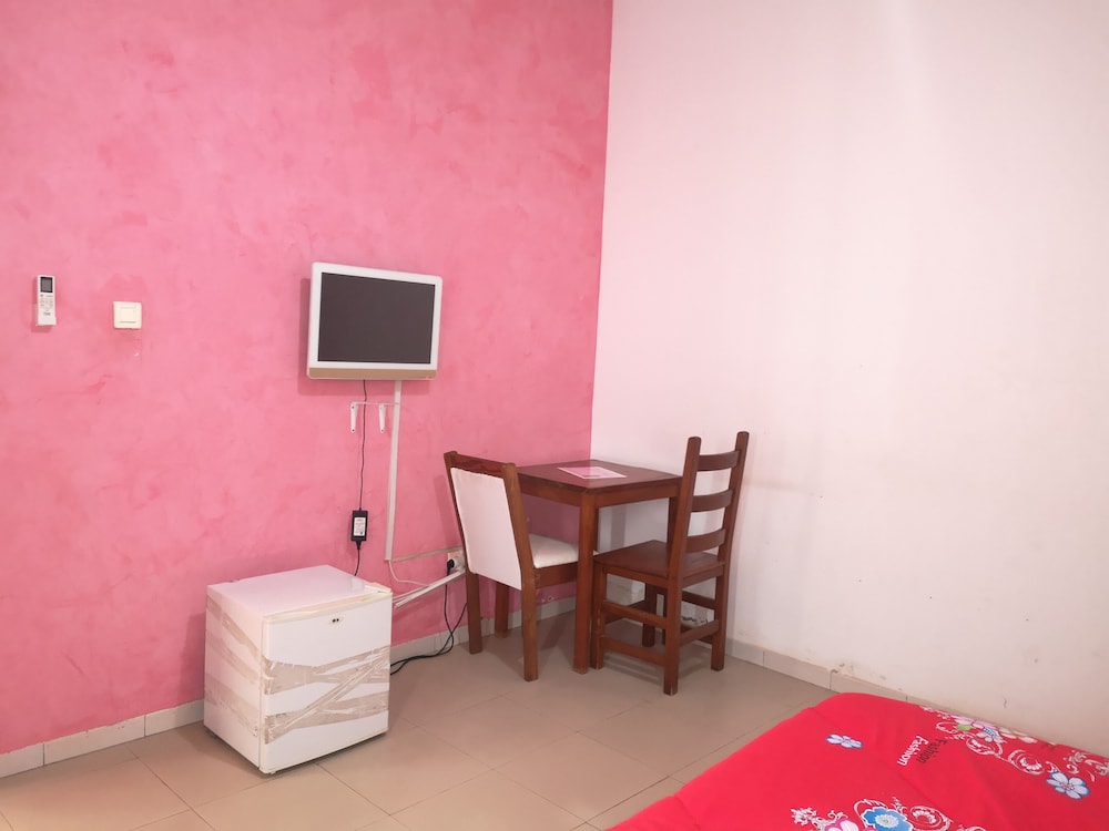 Room (Rose)