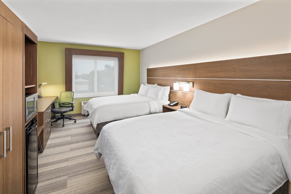 Standard Room, 2 Queen Beds, Mobility Accessible - Photo 2