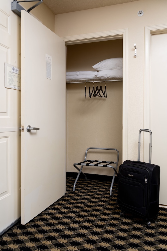 Double Room, 2 Queen Beds - Photo 2