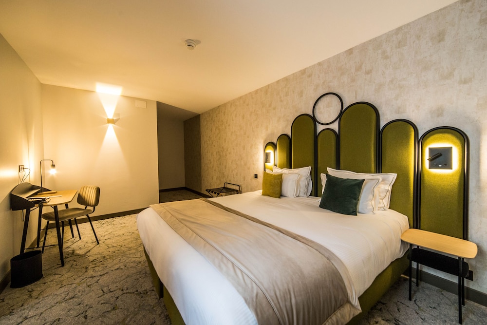 Standard Apartment, 1 King Bed, Non Smoking, Kitchenette (with Sofabed) - Photo 9
