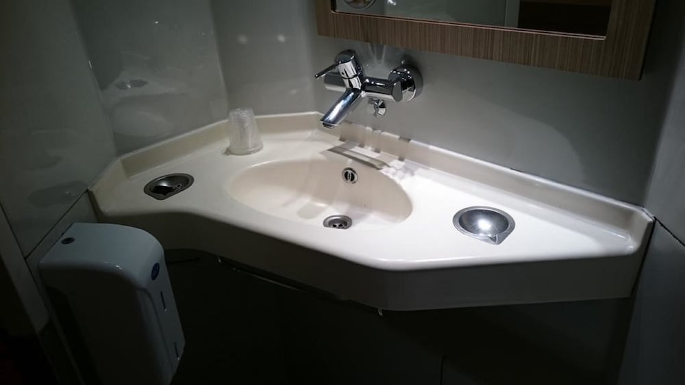 Standard Room, 2 Twin Beds - Photo 4