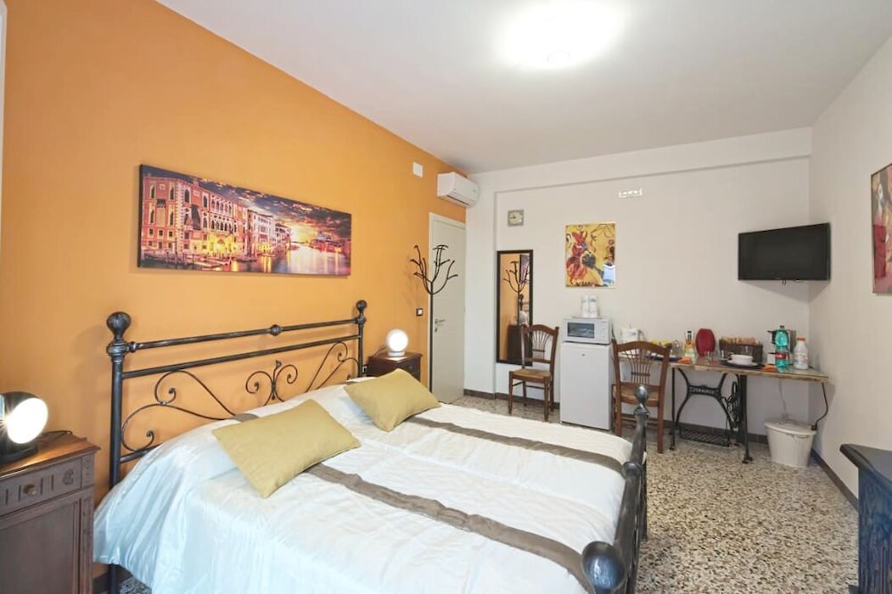 Standard Double Room, Private Bathroom (External)