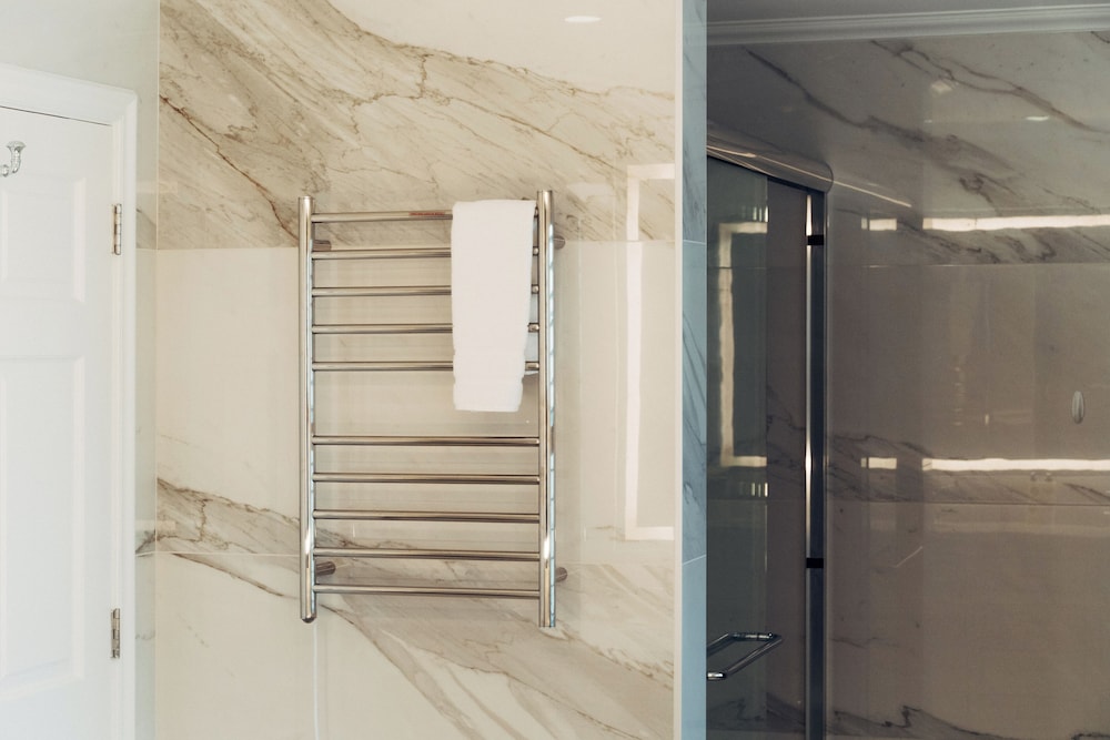 Suite - Photo 5