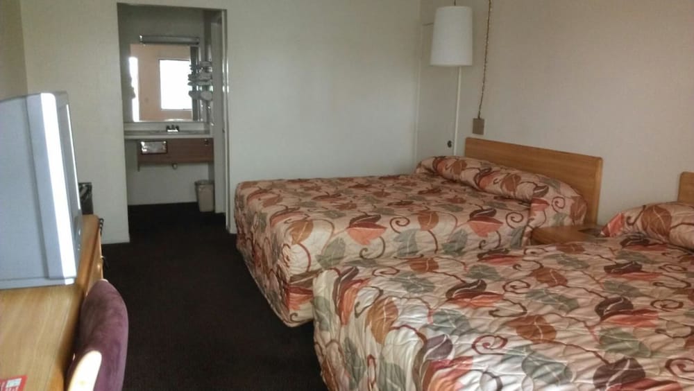 Standard Room, 2 Queen Beds photo 1