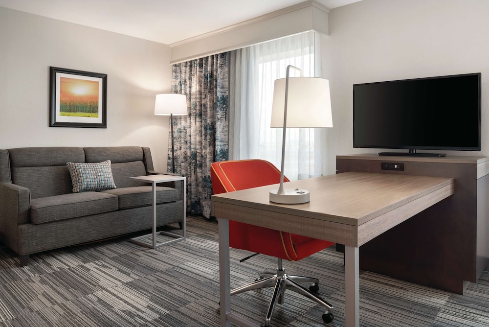 Studio, 1 King Bed, Refrigerator & Microwave (Wet bar) photo 1
