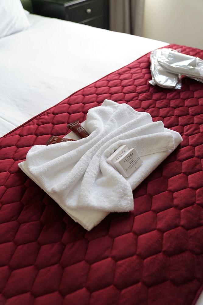 Queen Ensuite Room