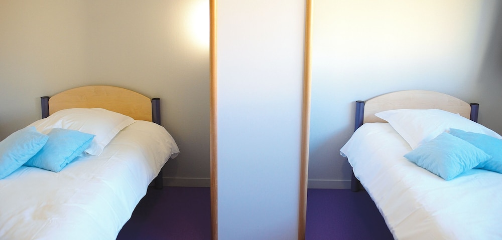 Basic Double Room, 2 Twin Beds, Non Smoking, Private Bathroom photo 3
