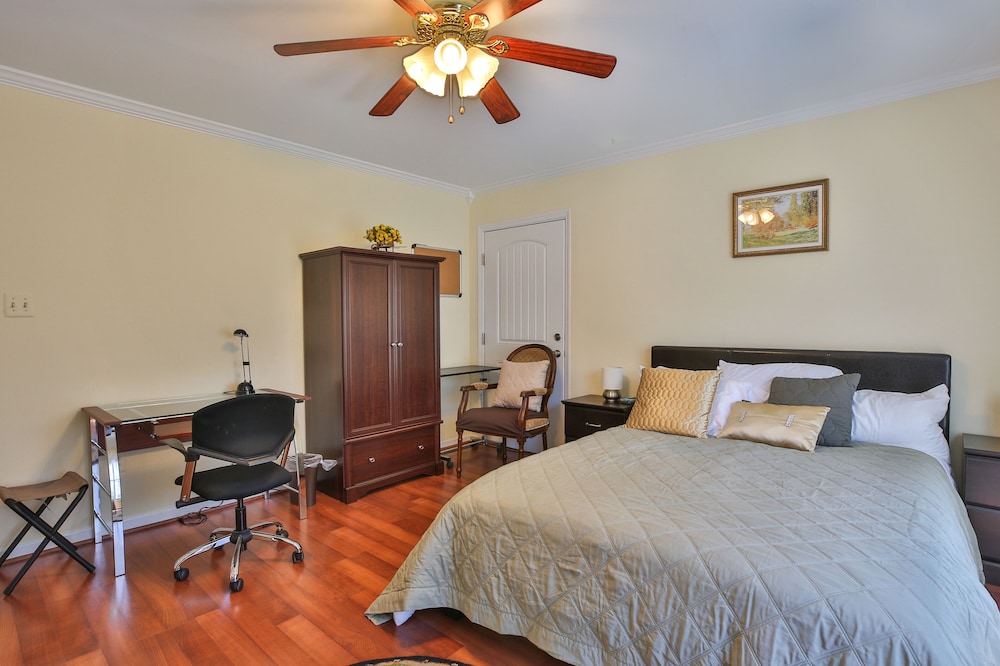 Double or Twin Room, 1 Queen Bed, Accessible, Garden View photo 2