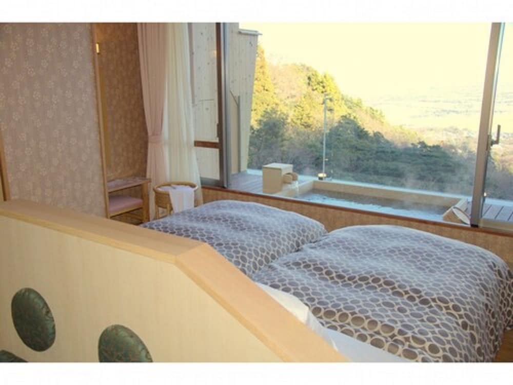 Japanese Western Room with Outside Bath (10 Tatami Mats) photo 3