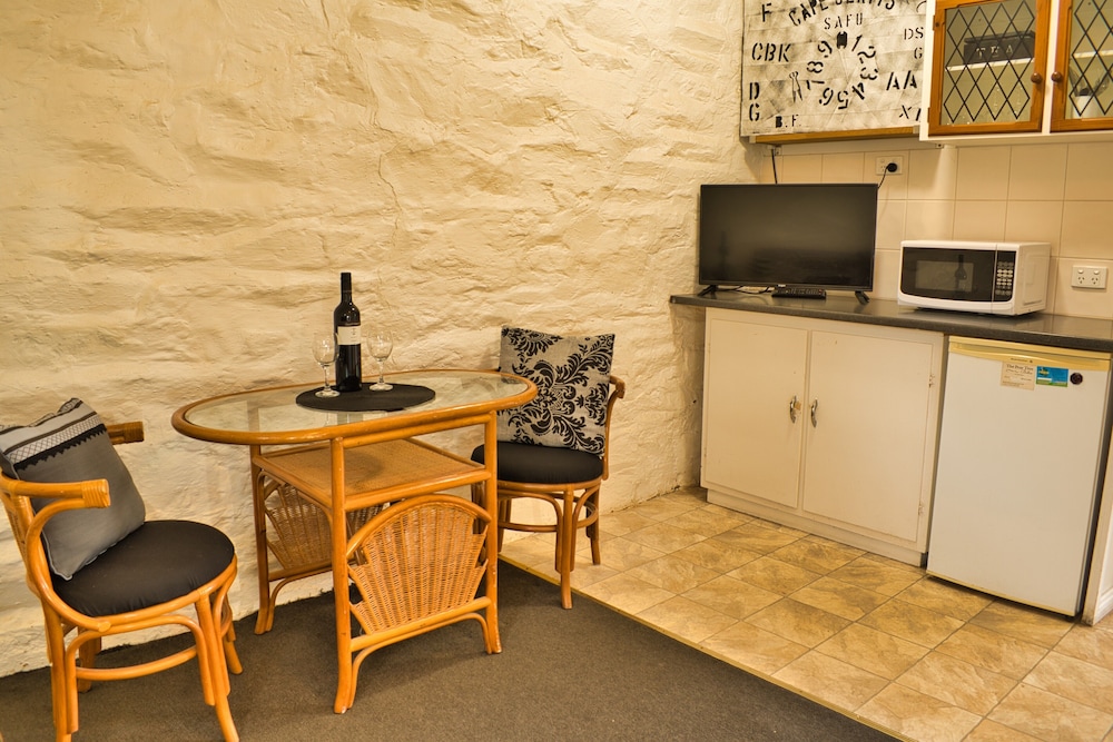 Standard Studio, 1 Bedroom, Ensuite photo 2