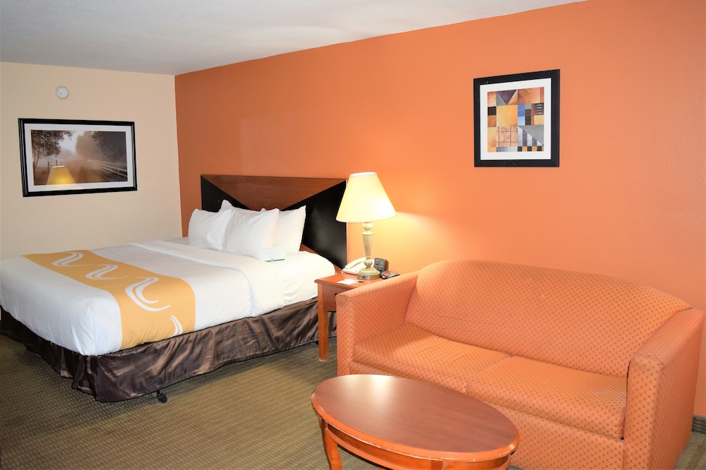 Standard Room, 1 King Bed, Non Smoking, Pool View - Photo 3