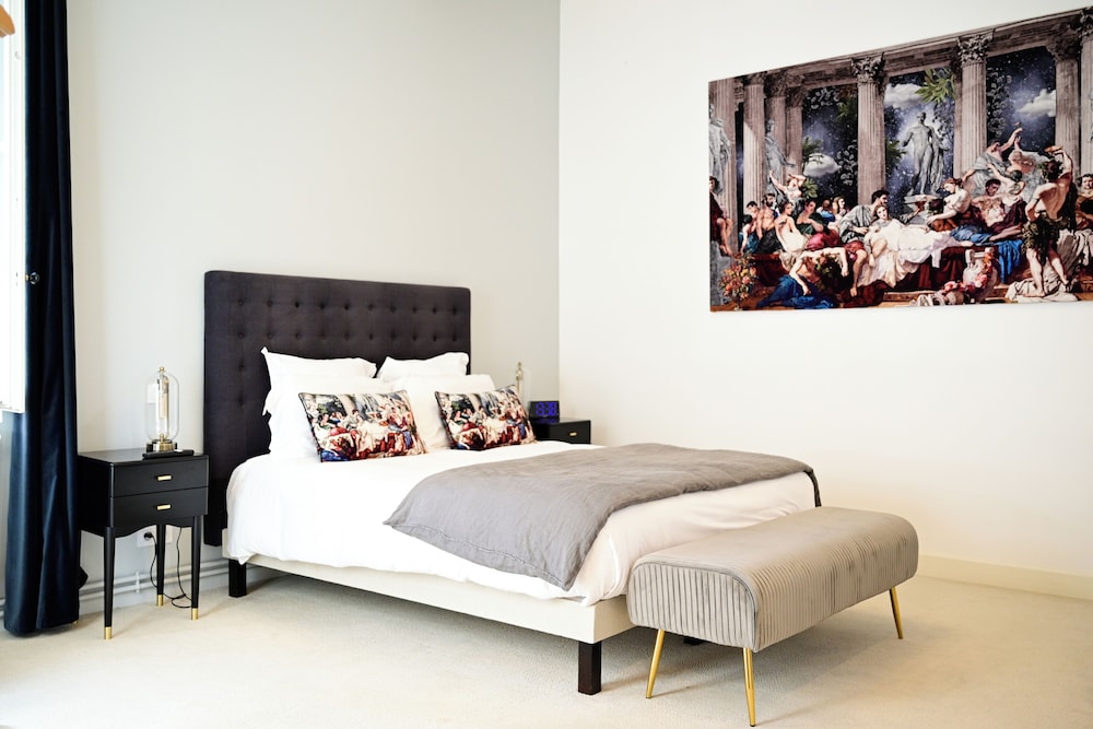 Deluxe Double Room, 1 Queen Bed, Non Smoking, Courtyard View - Photo 5