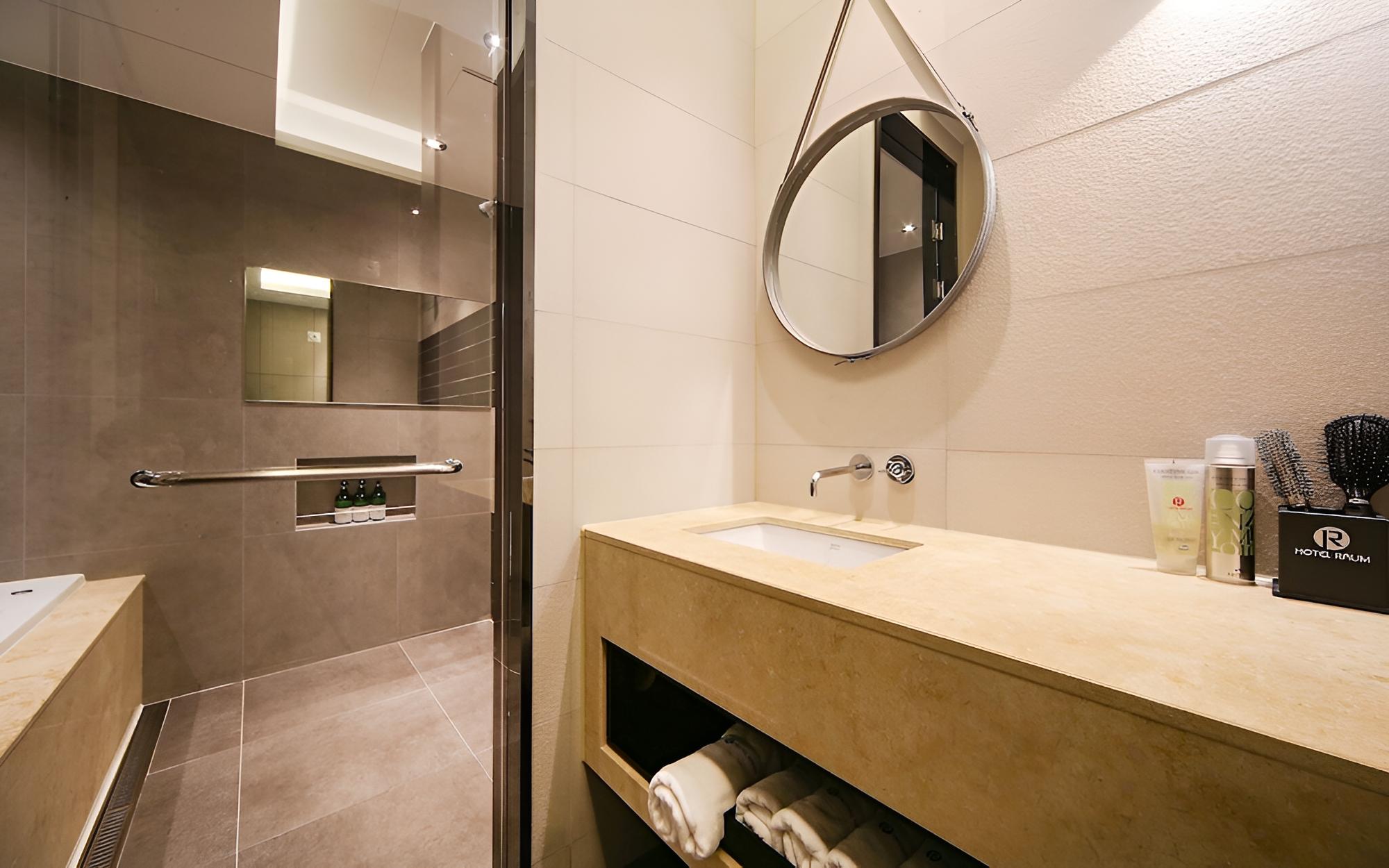 Room (Premium (styler equipped 65-inch smar) - Photo 19
