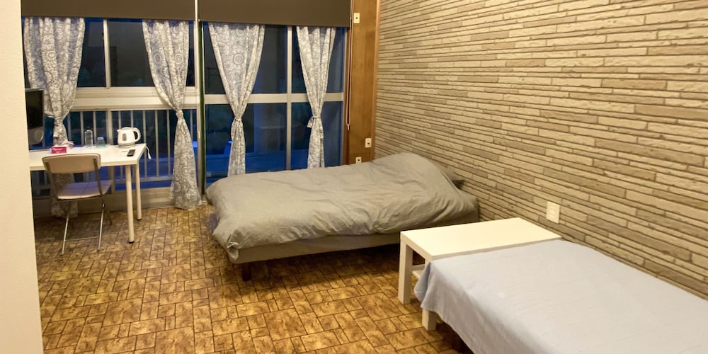 Twin Room, Non Smoking (for 1-3 people / Baritone)