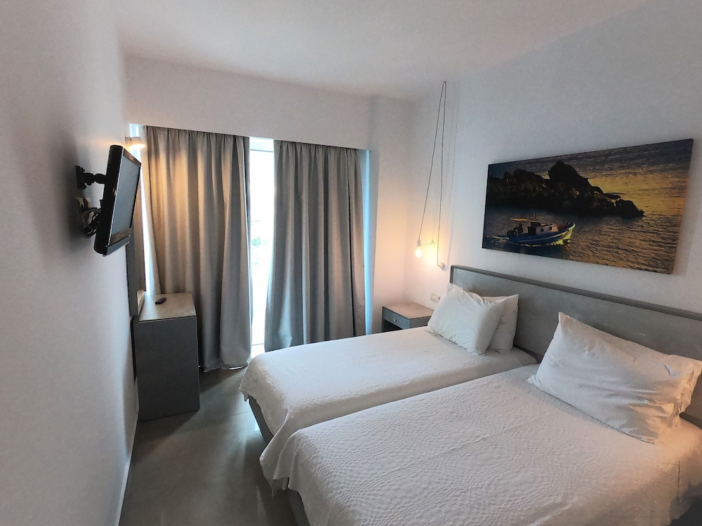 Apartment, 1 Bedroom, Partial Sea View photo 1