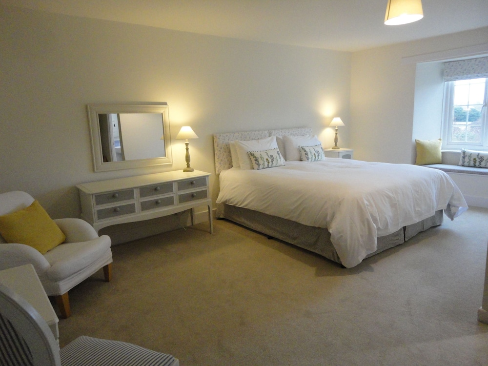 Deluxe Double or Twin Room, Ensuite photo 2