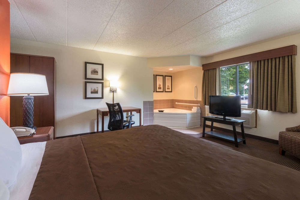 Studio Suite, 1 King Bed, Non Smoking photo 1