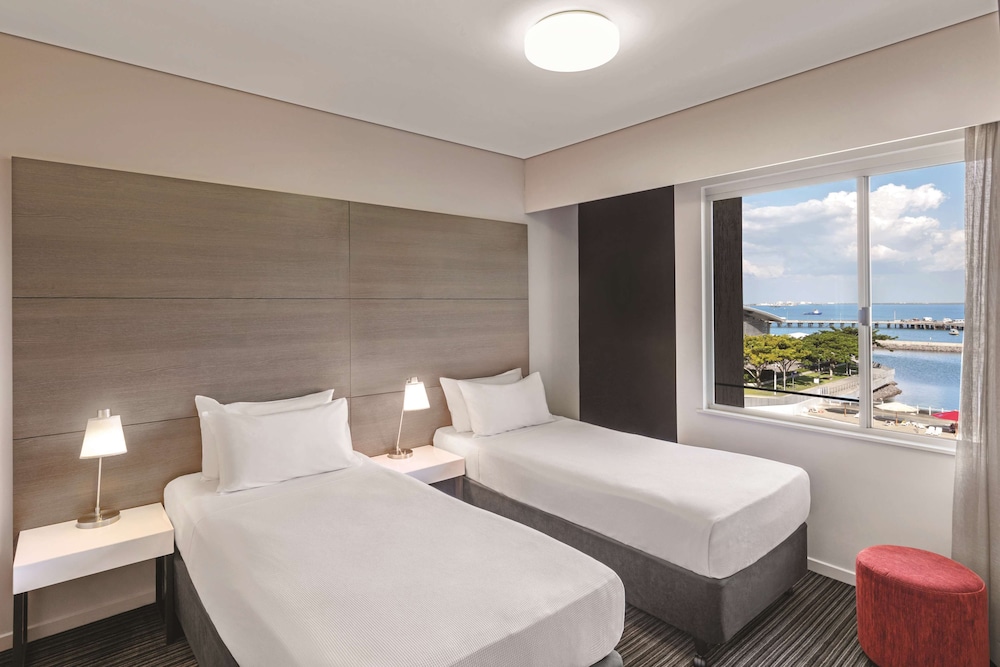 Premier Apartment, 1 Bedroom (Weekly Housekeeping) thumbnail 6