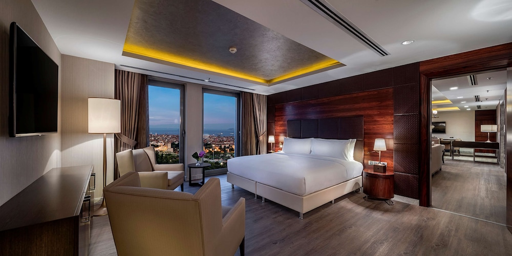 Presidential Suite, 1 King Bed, Smoking