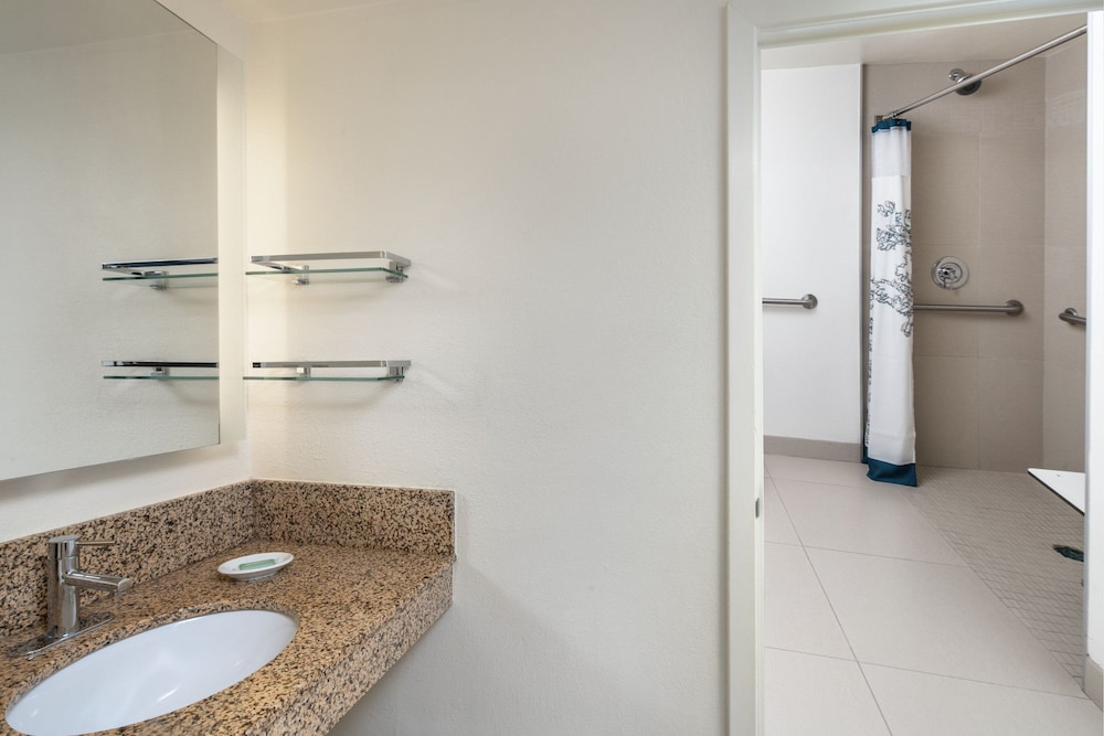 Suite, 2 Bedrooms - Photo 6