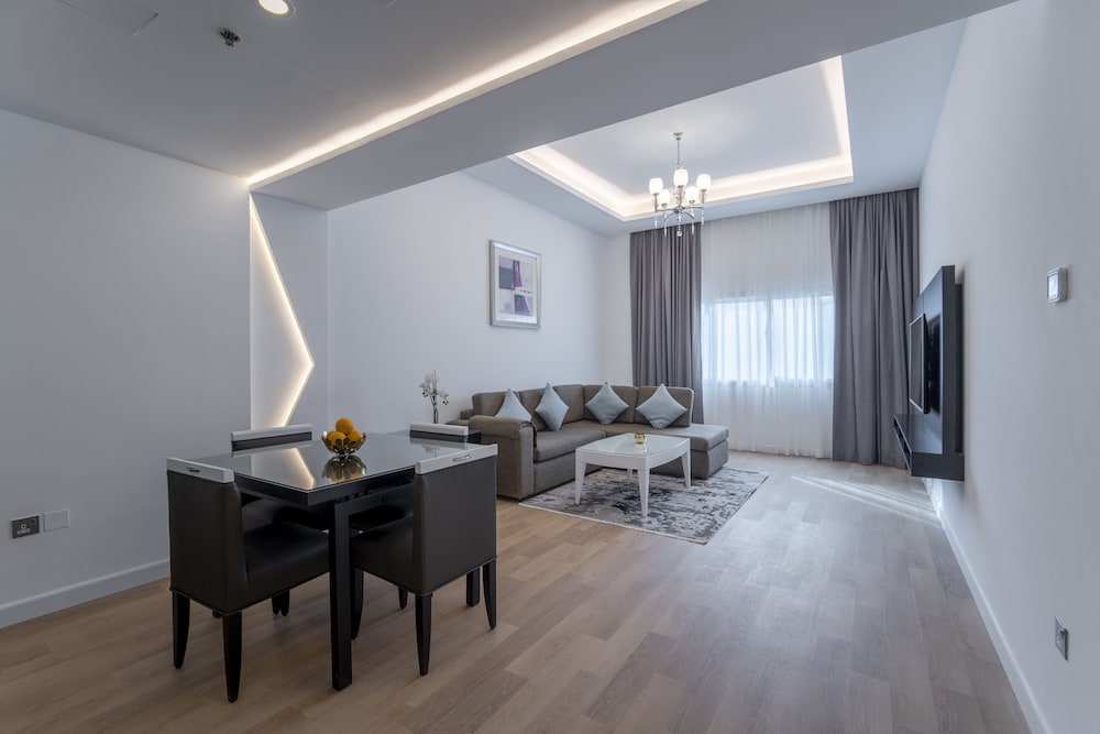Premium One Bedroom Apartment with balcony photo 3