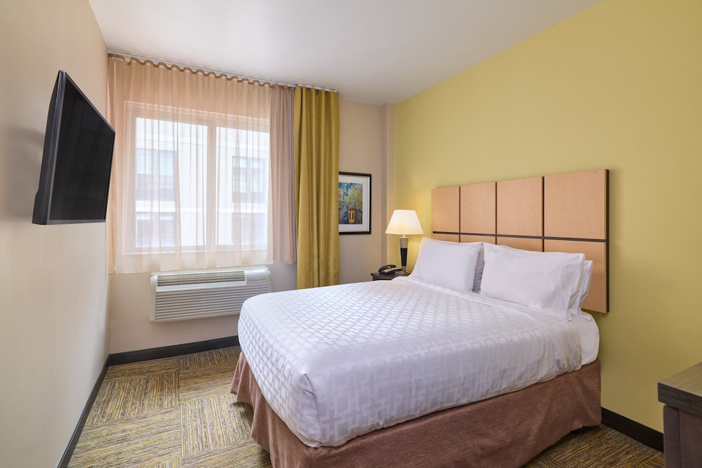 Suite, 1 Bedroom, Accessible (Roll-In Shower)
