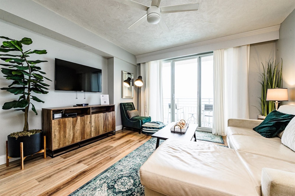 Condo (Unit 707)