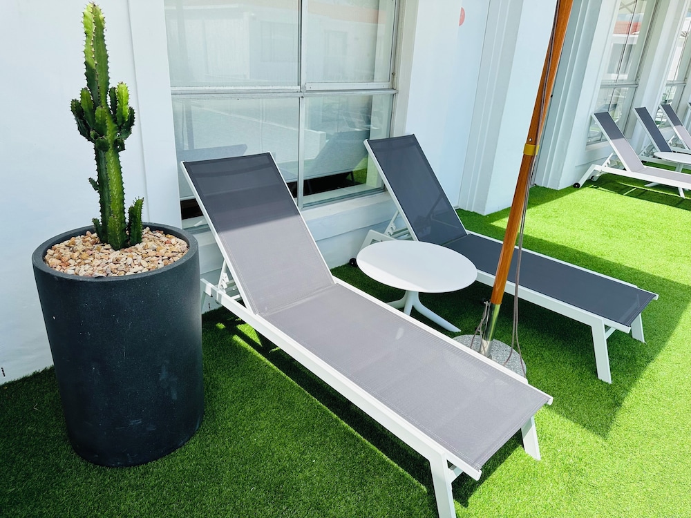 Palm Deluxe Queen Room with Balcony